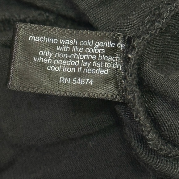 The Limited turtleneck sleeveless blouse size medium black ruffle front - Picture 5 of 6